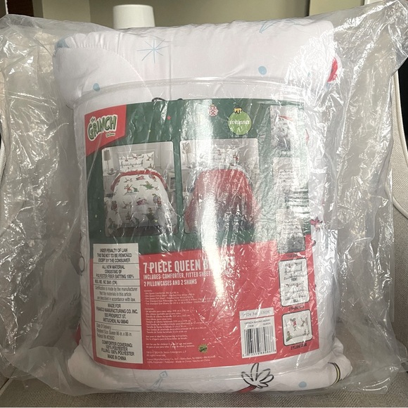 Grinch by Dr. Seuss Holiday & Christmas 7 Piece Queen Size Comforter Sheet Set - Picture 5 of 8